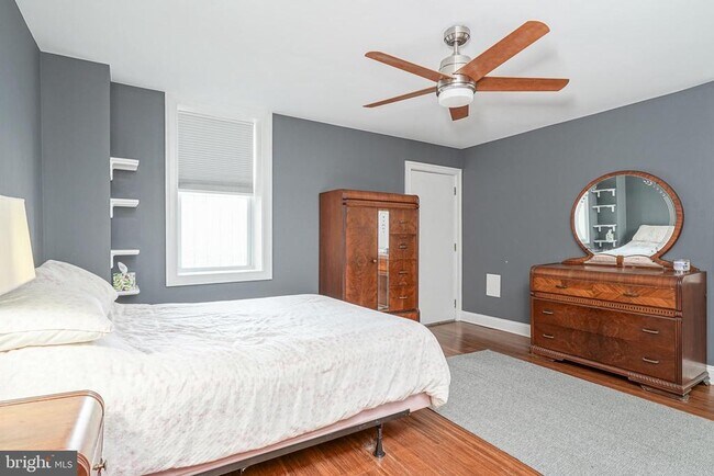 Building Photo - 522 Montrose St