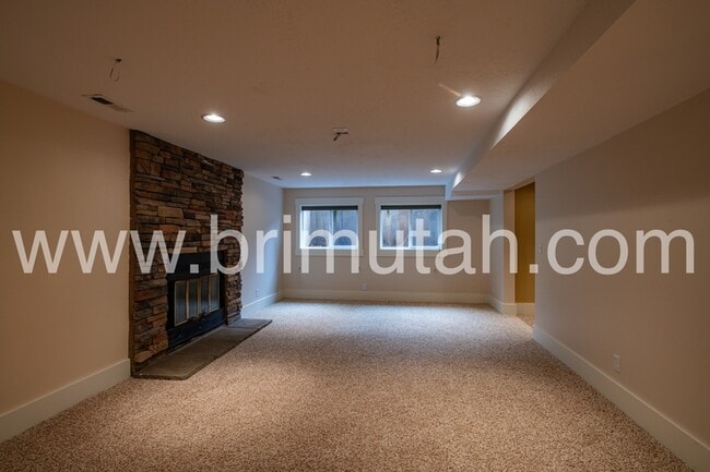 Building Photo - 105 Young Oak Rd