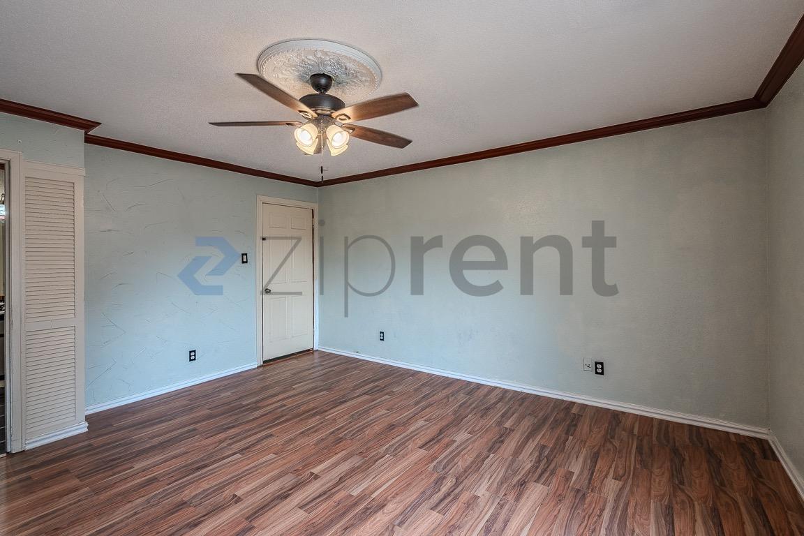 Building Photo - Unit 403