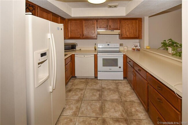 Building Photo - 605 Spring Meadow Rd