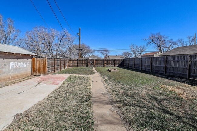 Building Photo - 3905 S Tyler St