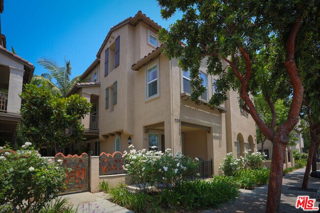 Primary Photo - 720 S San Fernando Blvd