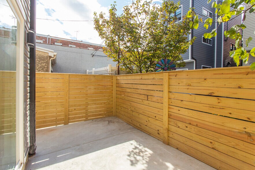 Building Photo - 1448 E Wilt St