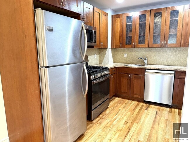 Building Photo - 712-716 6th Ave