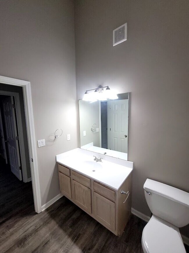 Building Photo - Available Early May | Don’t Miss This Stunning Rental