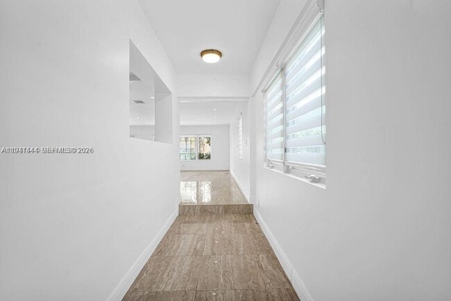 Building Photo - 937 N North Lake Dr