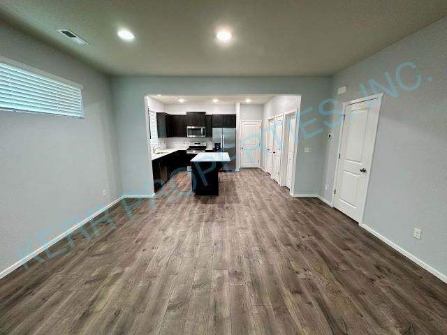 Building Photo - Charming 3-Bedroom Haven in Happy Valley - 1814 Sq Ft of Comfort!