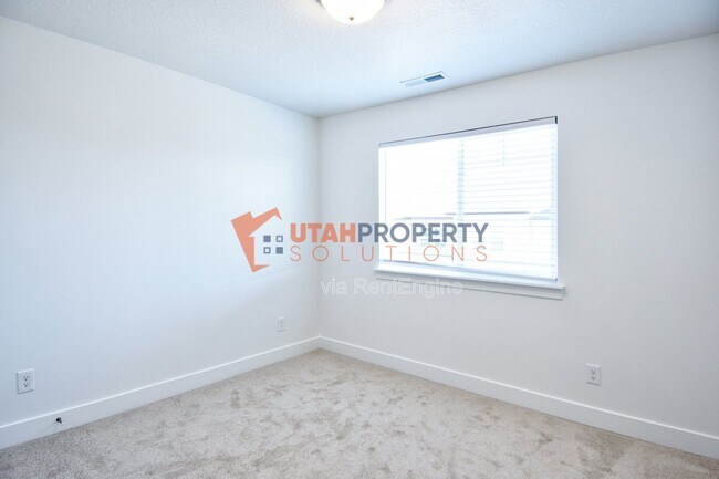 Building Photo - 1621 N 3890 W