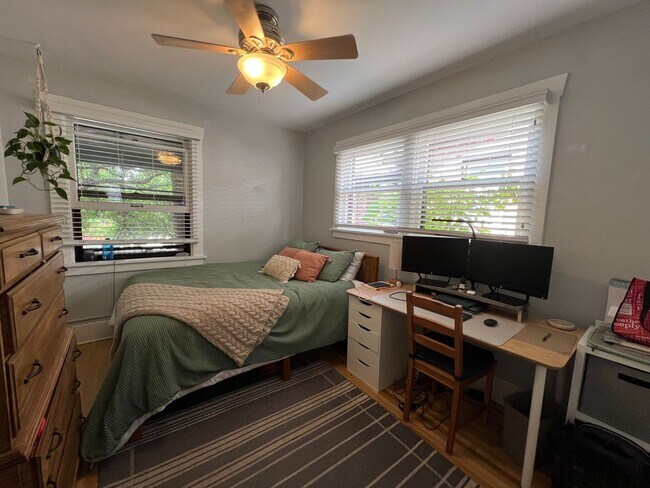 Building Photo - Highlands Bungalow Available Now!