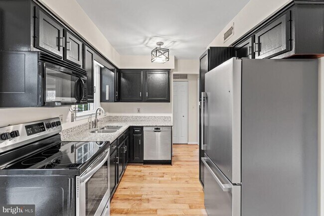 Building Photo - 10610 High Beach Ct