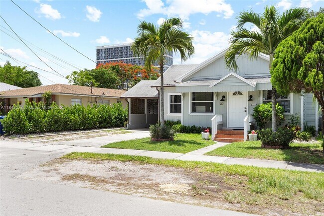Building Photo - 2946 SW 26th St