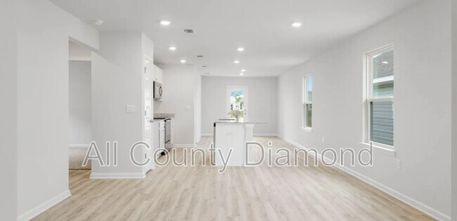 Building Photo - 6615 Kettles St