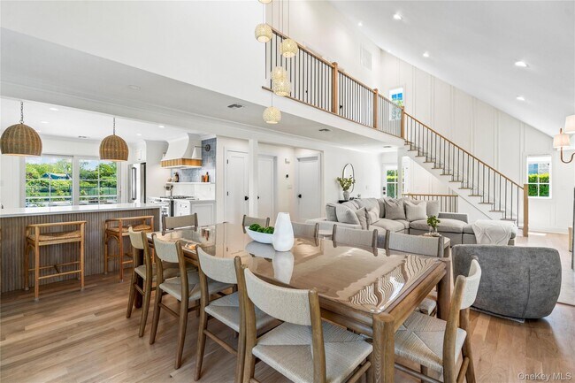 Building Photo - 4 Carriage Ln