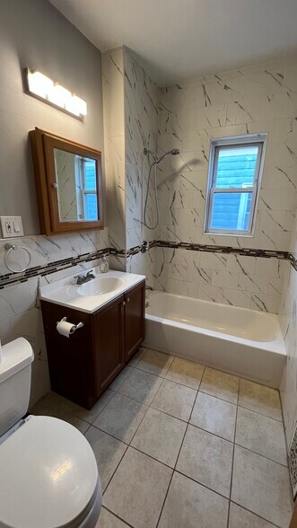 Building Photo - 24 Litchfield St