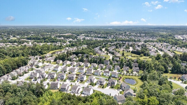 Building Photo - Beautiful 4/3 in High Point