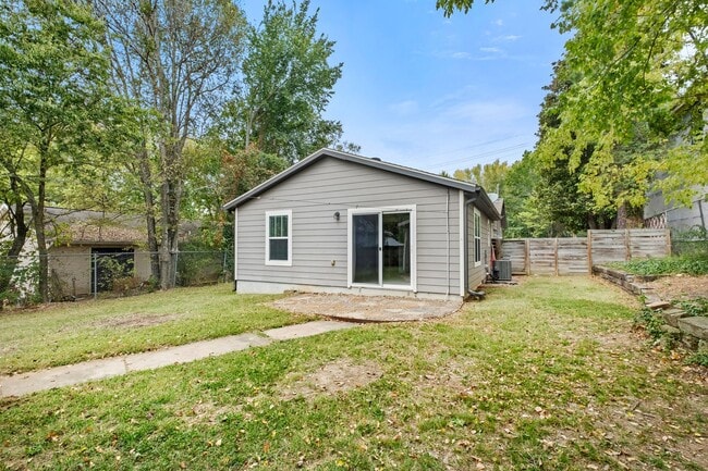 Building Photo - Bright & Cozy 3-Bedroom, 2-Bathroom Home with Fenced Yard!