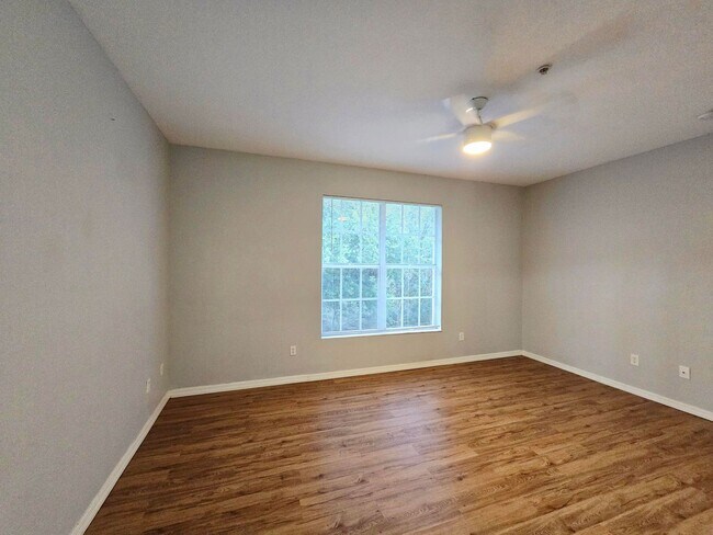 Building Photo - Annual 2/2 Condo with Flex Room in River Preserve Featuring Community Pool