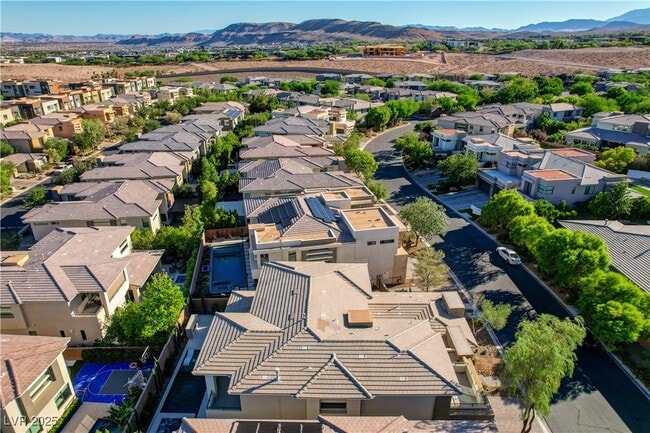 Building Photo - 68 Grey Feather Dr