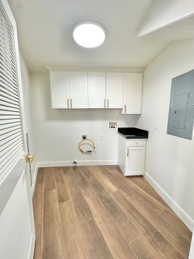 Building Photo - Beautiful 3-bed 2 bath Home! VIEWS VIEWS V...