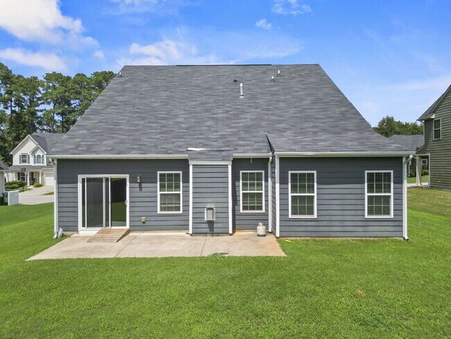 Building Photo - Charming 4-Bedroom Retreat with Cozy Fireplace in Fountain Inn