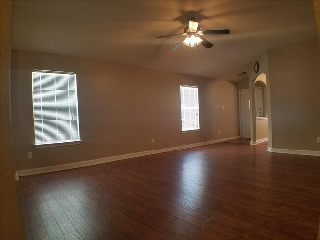 Building Photo - 2488 Green Meadows Ln