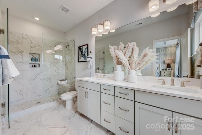 Building Photo - 411 Jetton St