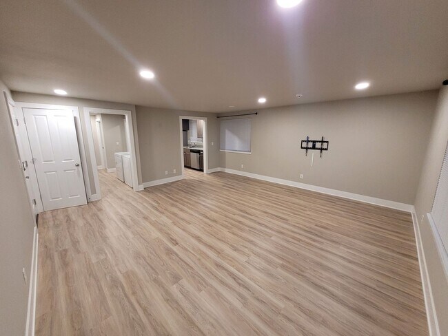 Building Photo - Newly Remodeled 2-Bedroom, 1-Bath Close to Downtown Salem!