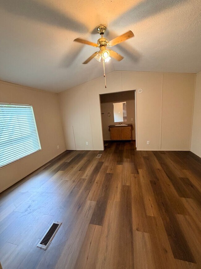 Building Photo - Beautiful Updated 3 Bedroom Home in Bossier