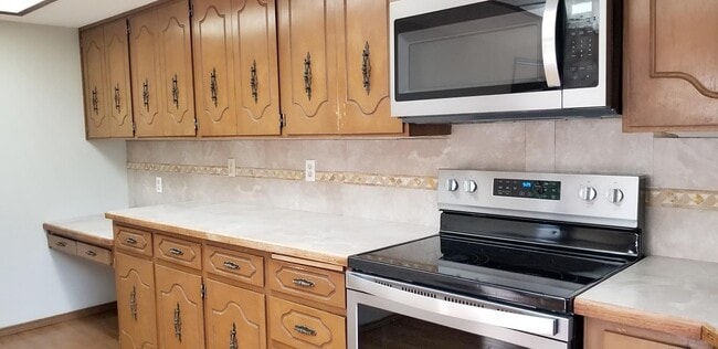 Building Photo - Hard to find 5 bedroom home in Tamoshan ne...