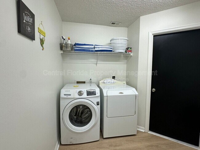 Building Photo - 1009 Lake Davenport Blvd