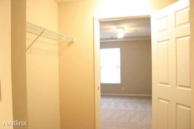 Building Photo - 2 br, 2 bath Apartment - 10803 Sparrow Circle