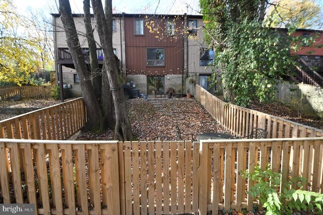 Building Photo - 7812 Briardale Terrace