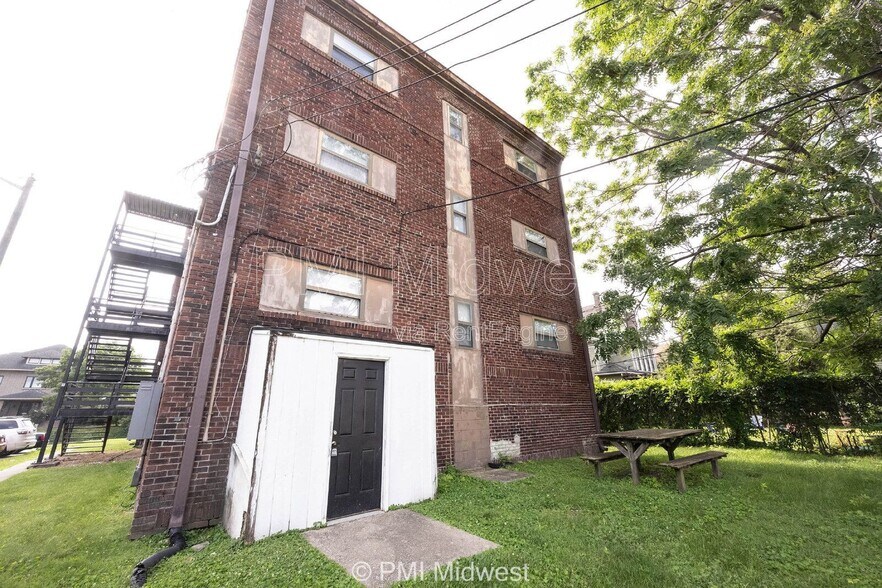Building Photo - 2060 N Delaware St