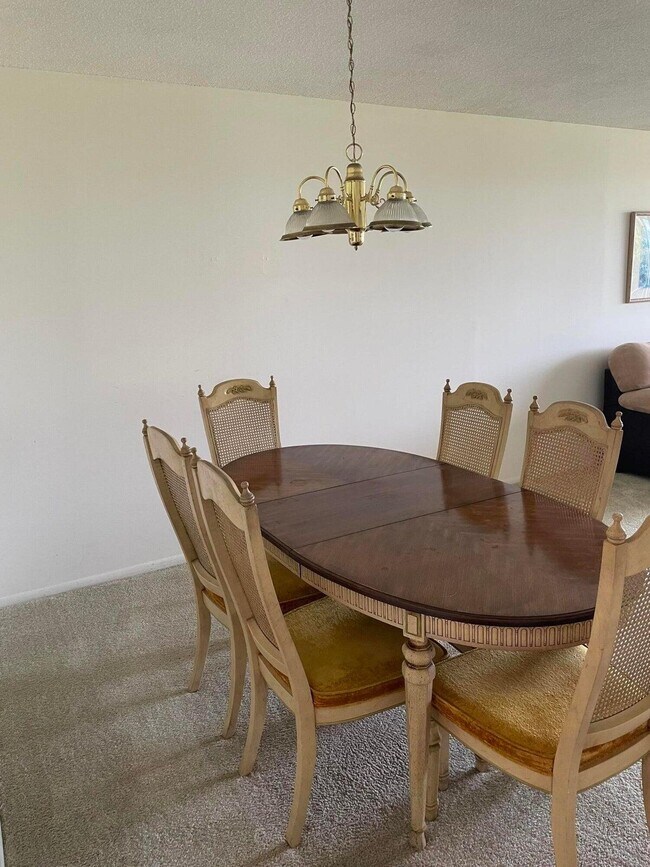 Building Photo - 2851 S Palm Aire Dr
