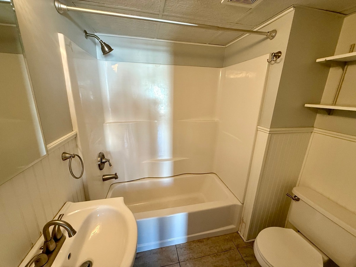 Building Photo - 1430 Madison St NE