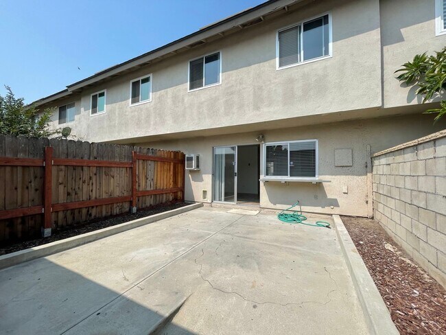 Building Photo - 3 Bed + 1.5 Bath + 2 Car Garage