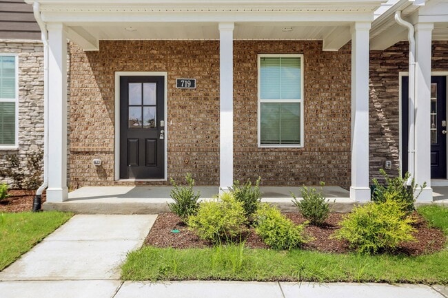 Building Photo - 719 Ashbrook Dr