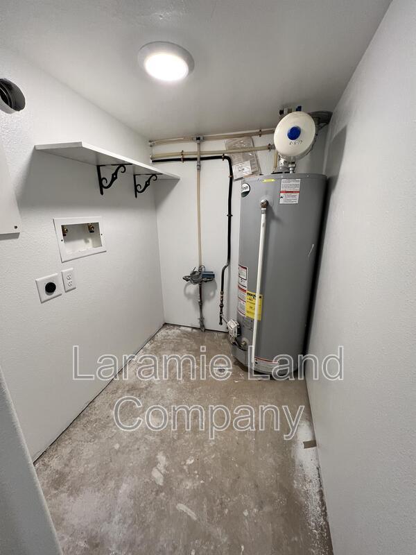 Building Photo - 715 E Flint St