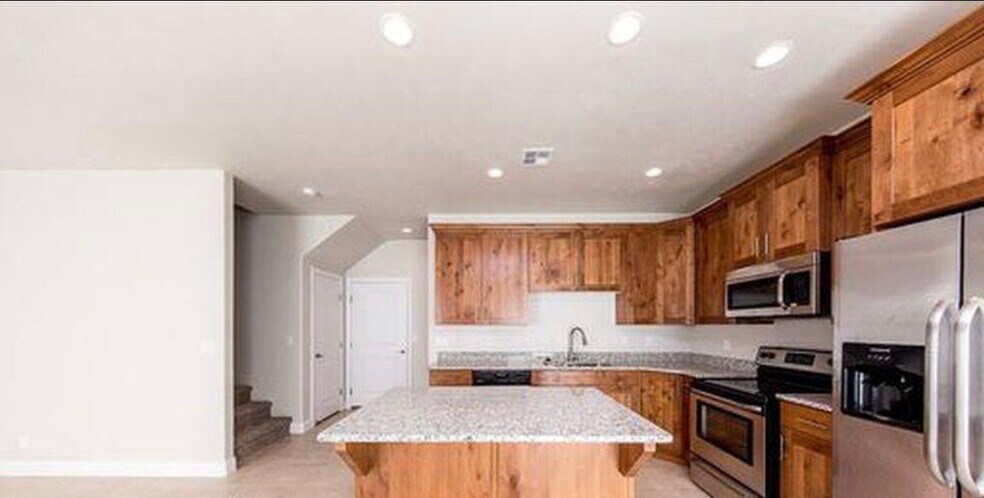 Building Photo - 2501 Bella Vista Drive