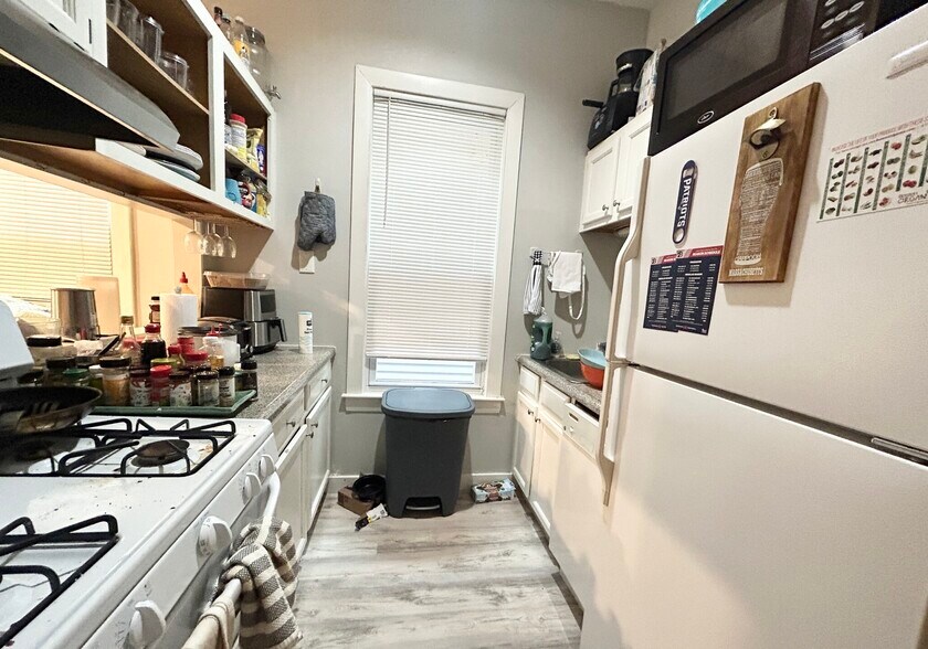 Primary Photo - 218 Columbia St