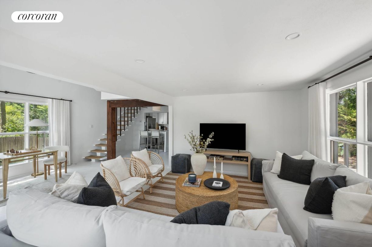 Building Photo - 201 Cove Hollow Rd