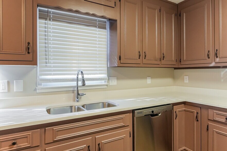 Building Photo - 2981 Sutton Dr SW