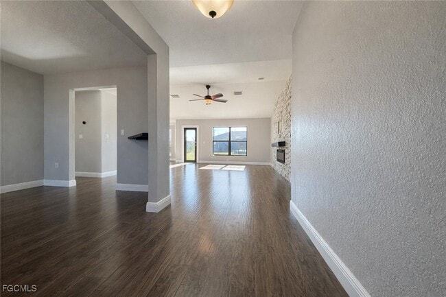 Building Photo - 1222 NE 40th Terrace