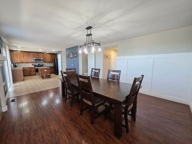 Building Photo - 8807 Silver Glen Dr