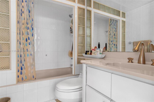 Building Photo - 5313 Collins Ave