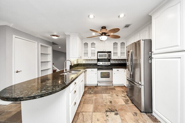 Building Photo - 2588 Bering Dr