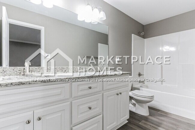 Building Photo - 1519 W 15th St