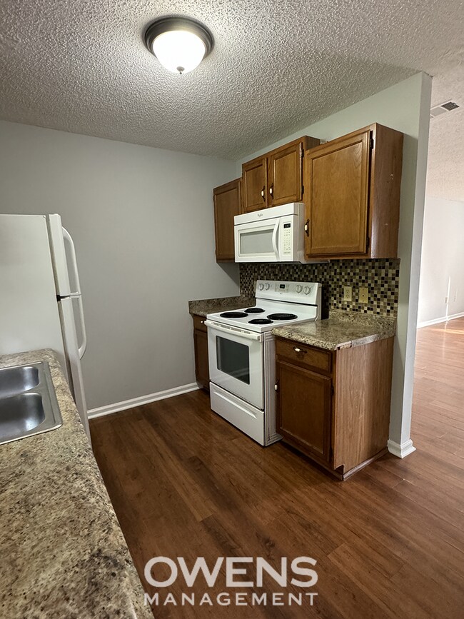 Building Photo - Move in Ready!