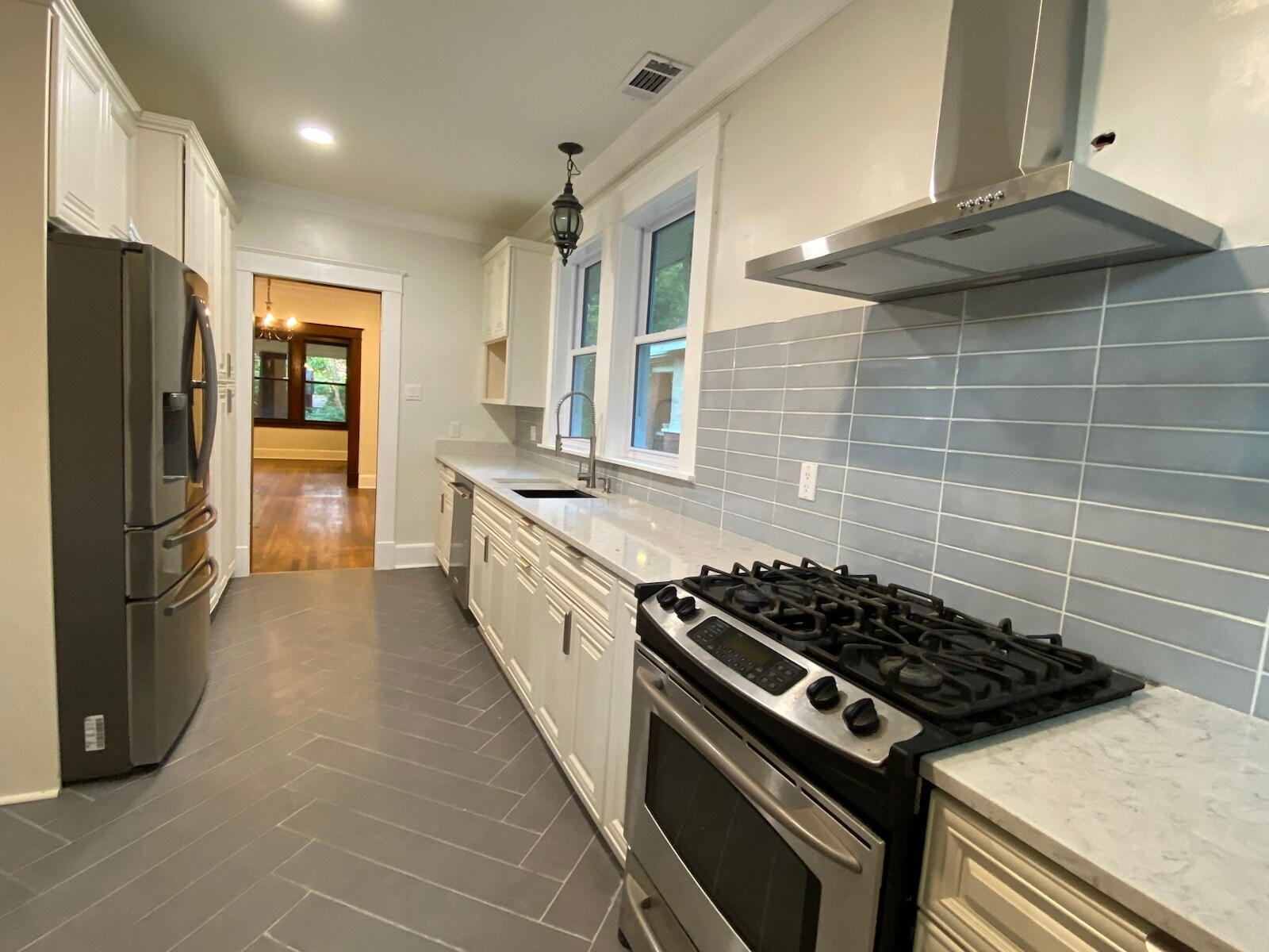 Kitchen - 327 N Willett St