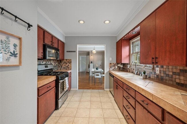 Building Photo - 2639 W 45th St